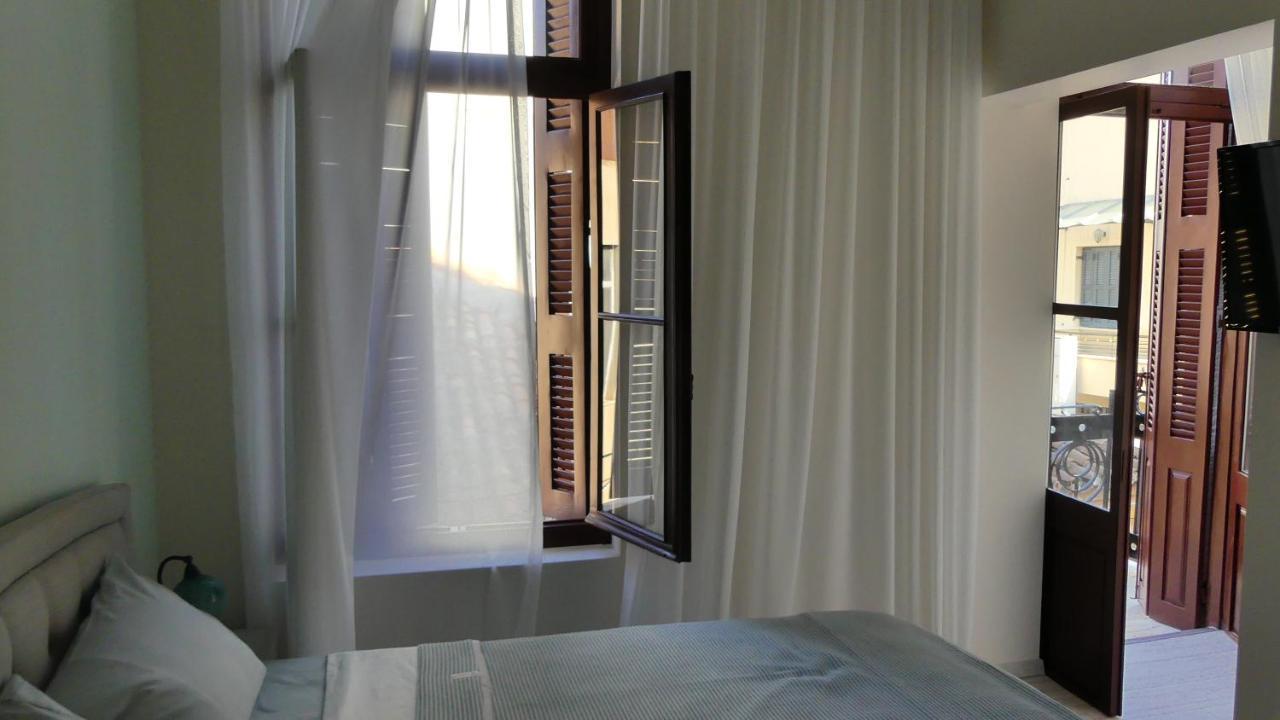 เทียซิส เอเธนส์ Bed & Breakfast ภายนอก รูปภาพ