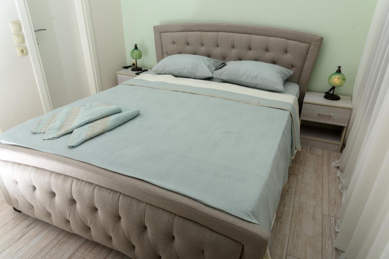 เทียซิส เอเธนส์ Bed & Breakfast ภายนอก รูปภาพ