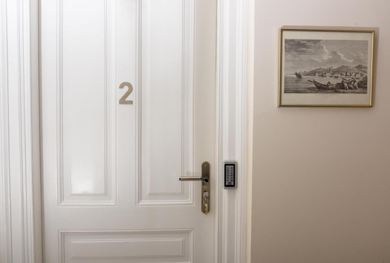 เทียซิส เอเธนส์ Bed & Breakfast ภายนอก รูปภาพ