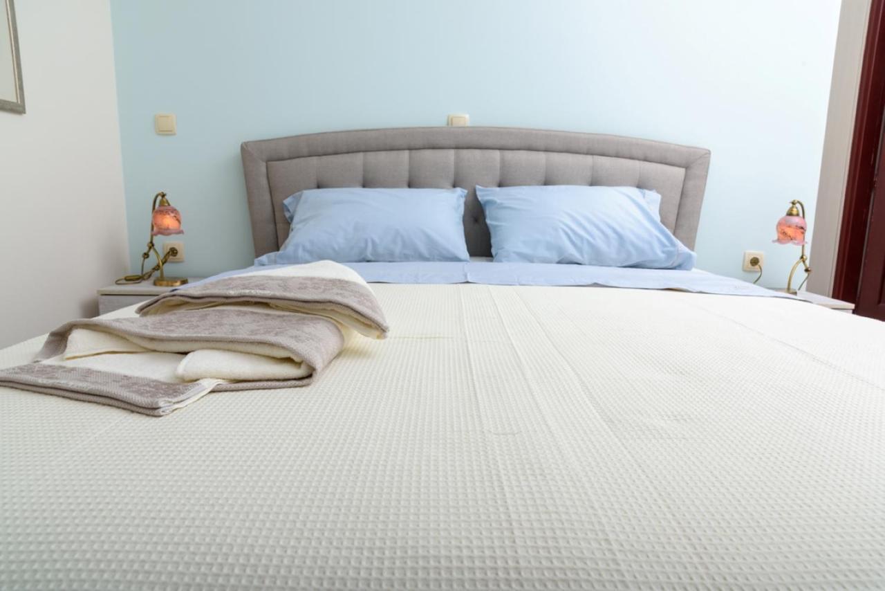 เทียซิส เอเธนส์ Bed & Breakfast ภายนอก รูปภาพ