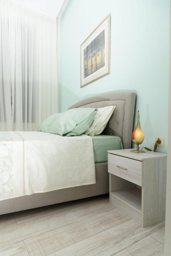 เทียซิส เอเธนส์ Bed & Breakfast ภายนอก รูปภาพ