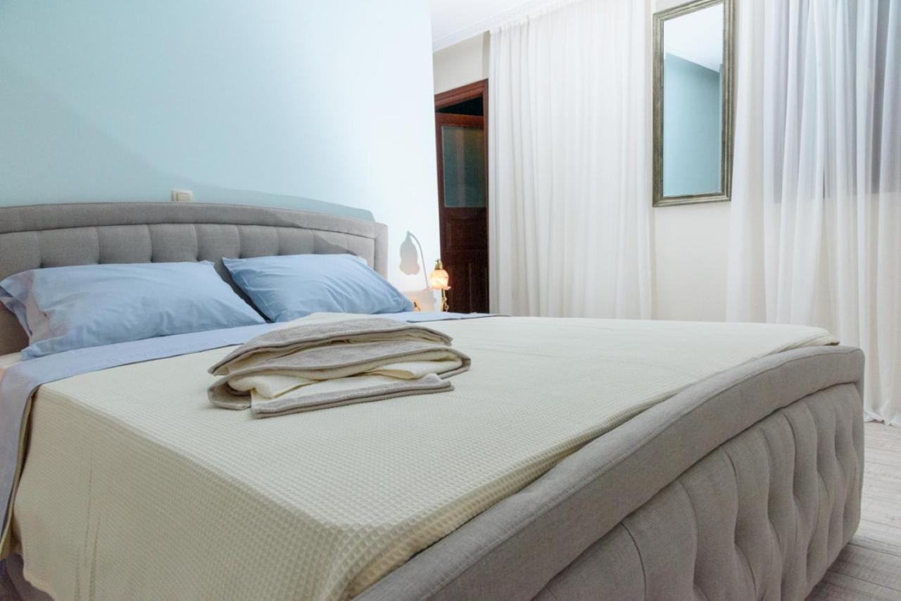 เทียซิส เอเธนส์ Bed & Breakfast ภายนอก รูปภาพ