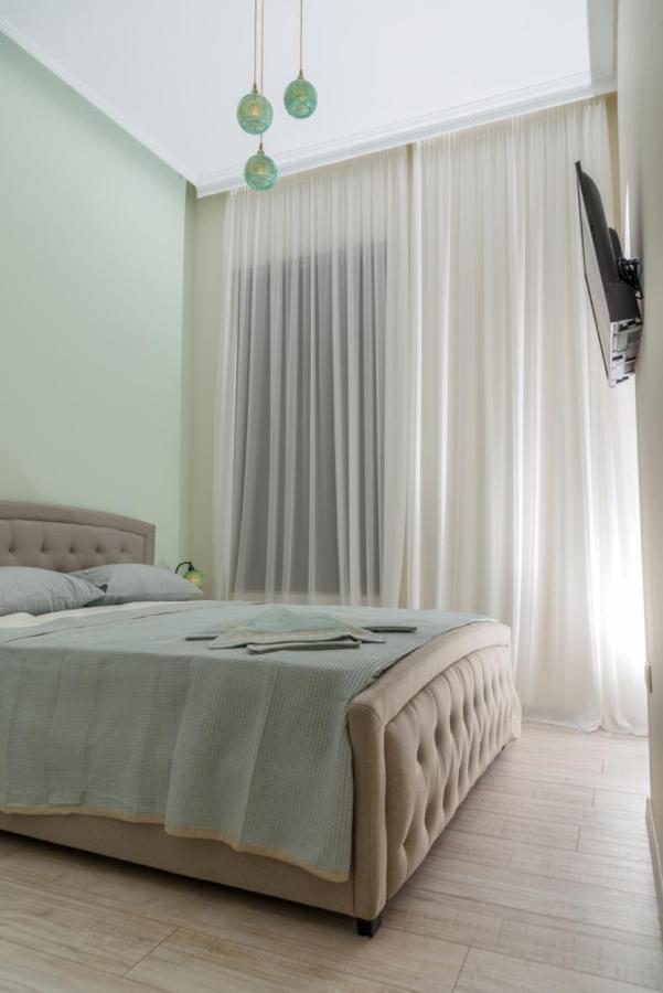 เทียซิส เอเธนส์ Bed & Breakfast ภายนอก รูปภาพ