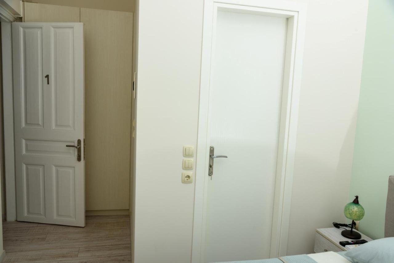 เทียซิส เอเธนส์ Bed & Breakfast ภายนอก รูปภาพ