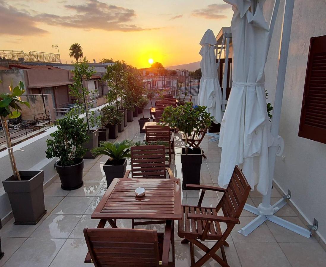 เทียซิส เอเธนส์ Bed & Breakfast ภายนอก รูปภาพ
