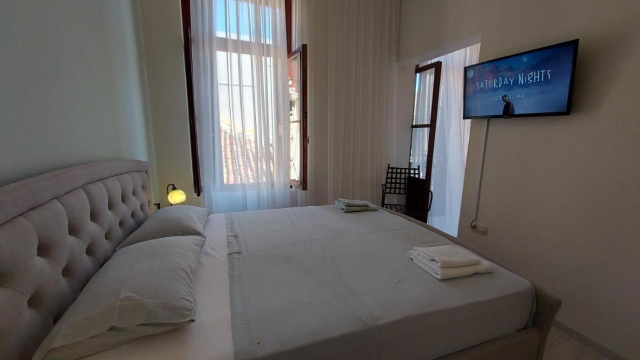 เทียซิส เอเธนส์ Bed & Breakfast ภายนอก รูปภาพ