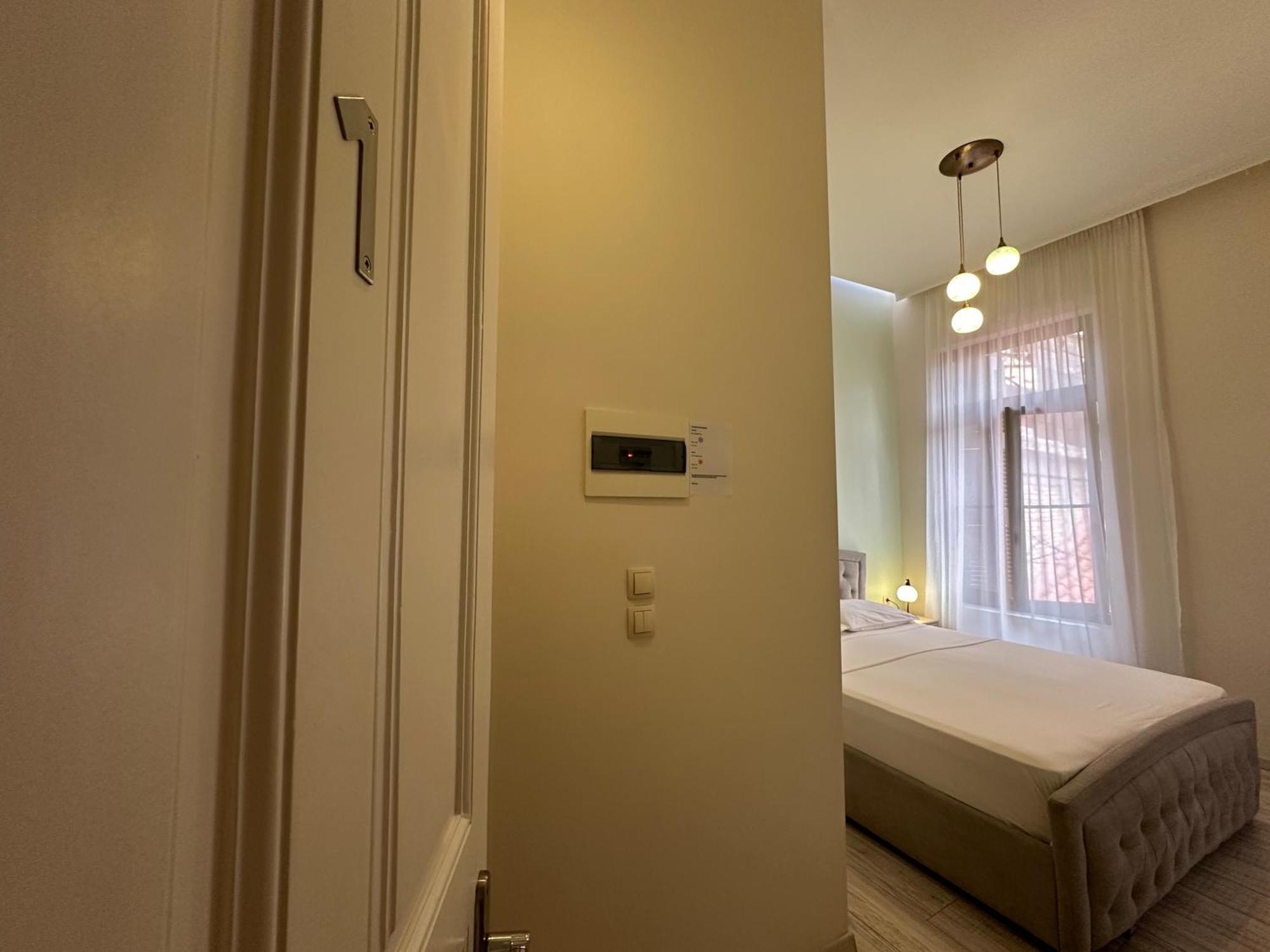เทียซิส เอเธนส์ Bed & Breakfast ภายนอก รูปภาพ