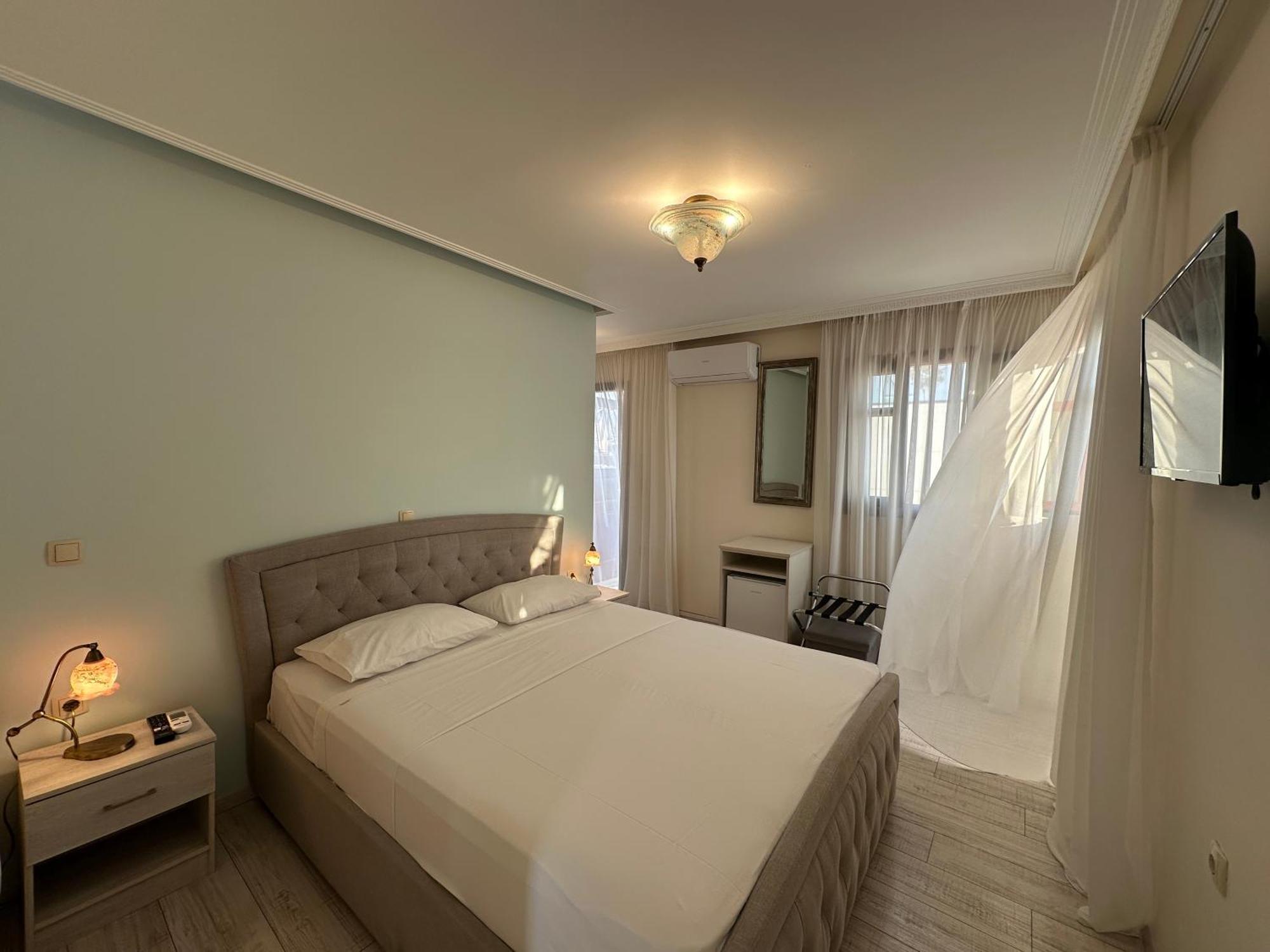 เทียซิส เอเธนส์ Bed & Breakfast ภายนอก รูปภาพ
